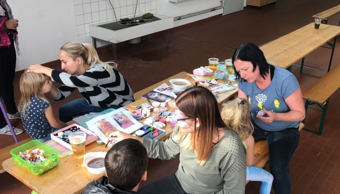 Kinderschminken zum Feuerwehrfest