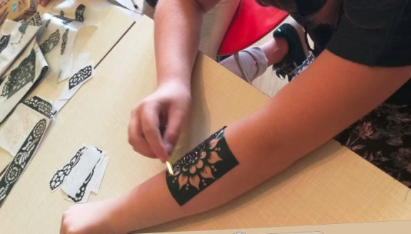 Ferienprogramm: Indische Henna-Tatoos