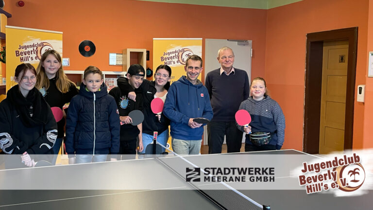 Energie durch Bewegung: Stadtwerke Meerane überbringen Jugendclub Weihnachtsgeschenk